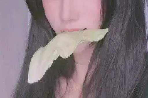 三百万粉丝美女网红疑似出轨引发热议网络暴露私密视频丈夫坚称清白
