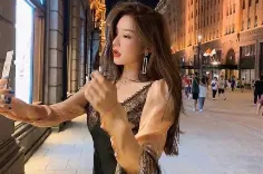金秀贤复出风波：一张照引发的全球事件